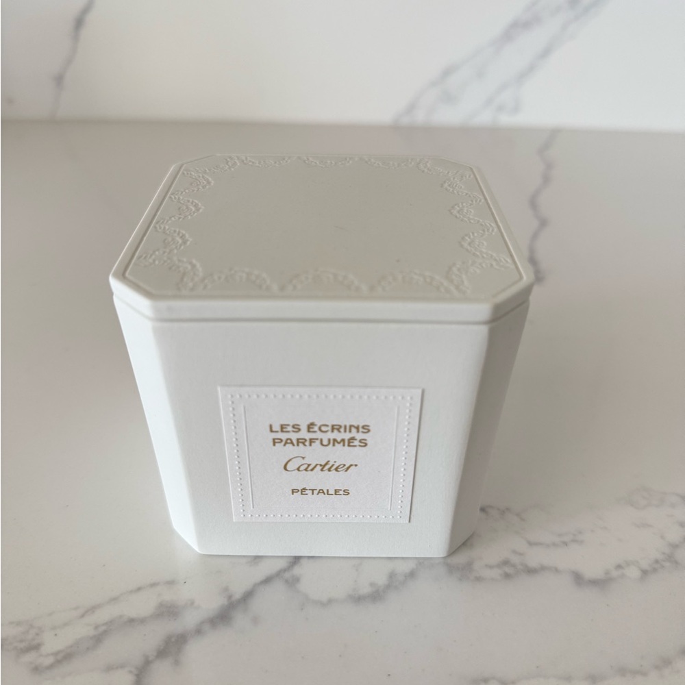 Cartier White Candle in Petals πΈπ©· - Picture 4 of 15